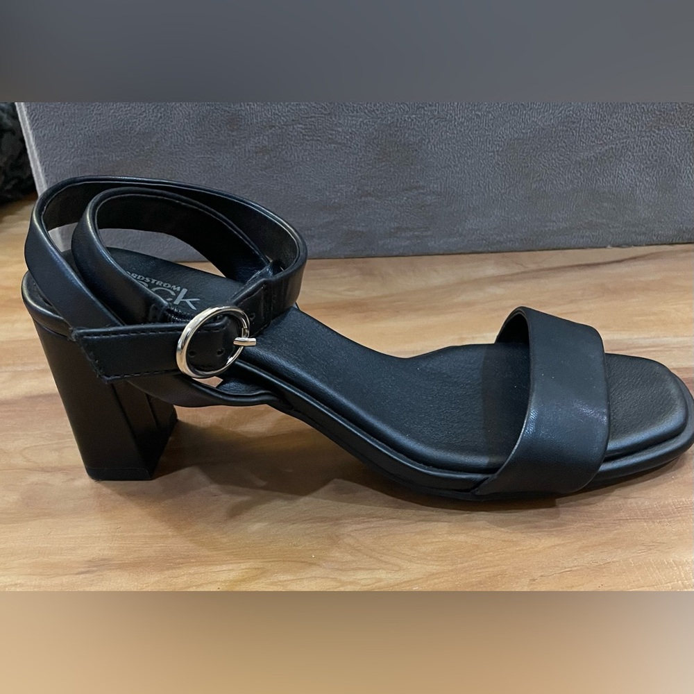 Women’s Nordstrom Rack Ankle Strap Heels - Black Size 6 - Picture 2 of 6